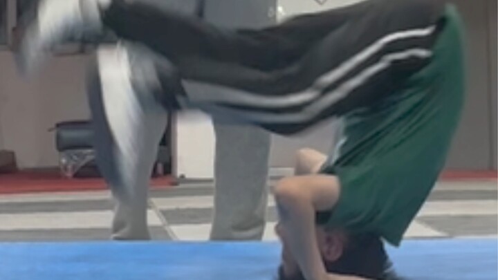 教练：不对啊 根据物理来讲 是可以的啊。  小朋友：6