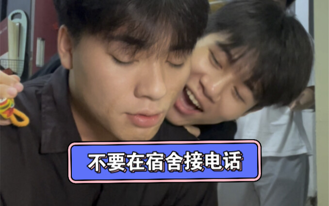 سبب البحث عن مكان خالٍ من الناس للرد على الهاتف...