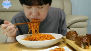 Mì xào, bò cuộn, gà viên phần 4 #mukbang