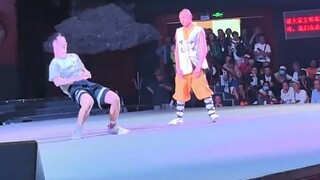 媳妇记录老公上台表演，本以为他是来搞笑的，没想到他竟身怀绝技