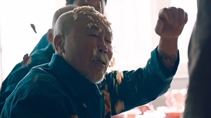 He suddenly realized that all he had to do was soak the rice in the soup, stir it thoroughly, pick u