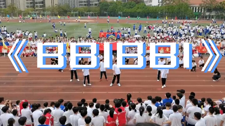 IU的《BBIBBI》跳的不好,,Ծ^Ծ,,勿喷。。（从左到右第四个是我！）