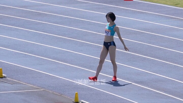 Gorgeous Girl’s Perfect High Jump Performance