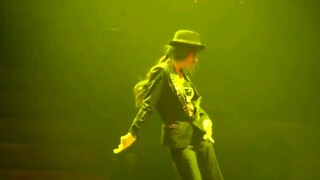 【IU】Menari ulang karya klasik Jackson MJ, Dangerous, sang dewi terlihat keren