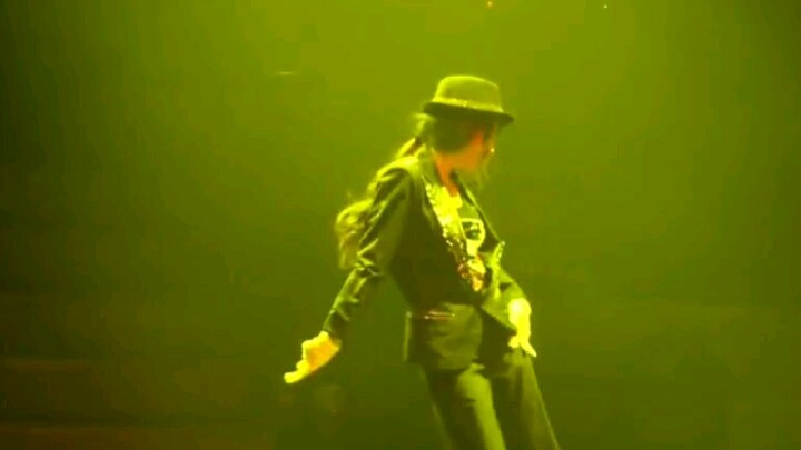 【IU】Cover Dance of Jackson MJ's Classic Track Dangerous—The Goddess Looks So Cool