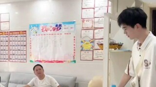 “后妈也一样哈哈哈”男生一到家就扯起嗓子喊妈妈，见不到妈妈就一直找一直喊，网友：这件事咋全国统一的
