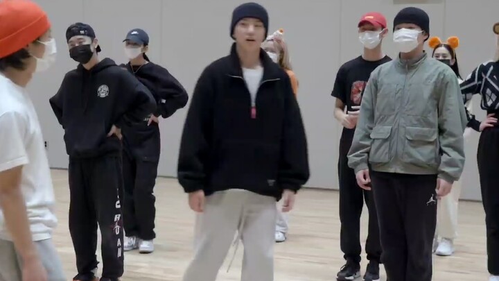The accessories for the dancers are so cute