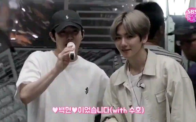 【EXO】Junmyeon siêu ấm áp♡ Không yên tâm khi Baekhyun một mình quảng bá ca khúc mới, đến thăm đoàn là