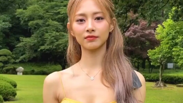Tzuyu yellow princess dress cha