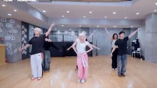 Versi uji koreografi Yena-nemonemo (Oleh Redy x Youjin x Nayoung)