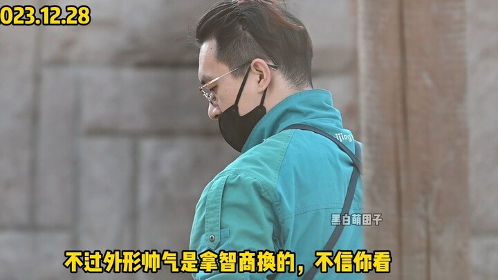 【黄莲奶爸的帅气是智商换的？】把篮子撕坏为了塞进门，叫醒萌萌服务是咣咣摇门，奶爸的脑回路是有点深不可测