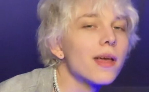 Rumor has it China’s obsession with white-haired guys is off the charts? Meet this adorable white-ha