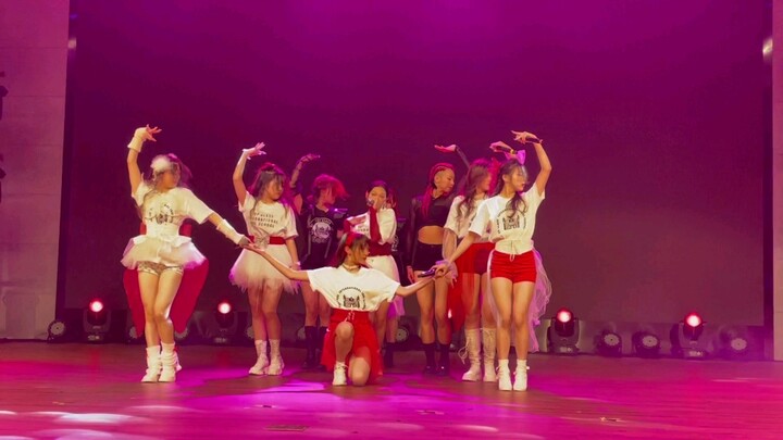 Chinese trainees danced to izone's "Fantasy Fairy Tale" with live mics