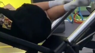 黑皮小哥哥第一次玩“真言之口” 没想到伸错地方 差点把模具“戳瞎”