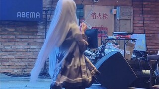 رقصت مستندةً إلى ذكريات قبل عامين