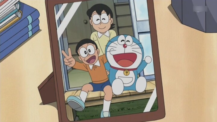 Để đền đáp công lao của người cha chăm chỉ, Nobita và Dora đã trồng một đàn chai rượu.