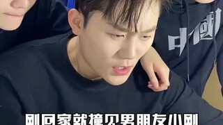 1米9帅女在宿舍追剧的正确方式.....