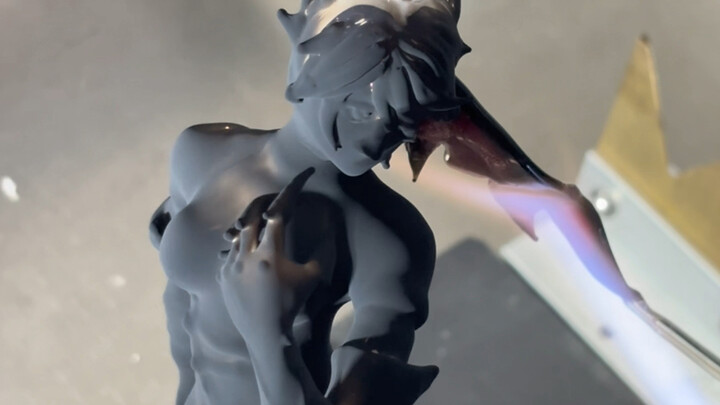 Lò nung đã nung ra một Rosalia bằng thủy tinh