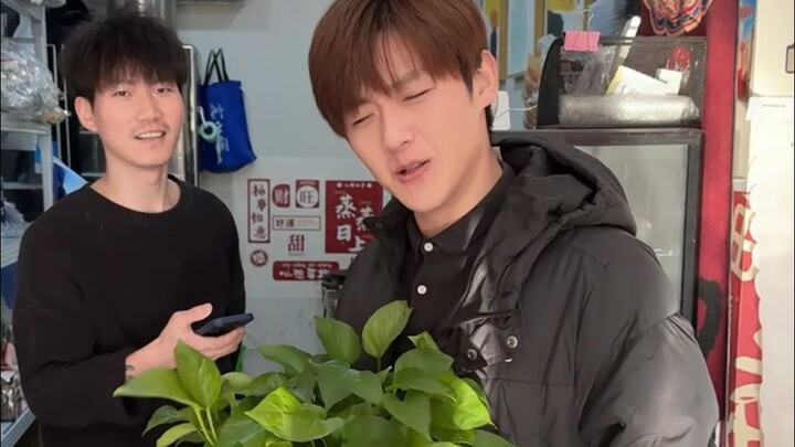 «اسم غرفة البث المباشر طويل بعض الشيء»