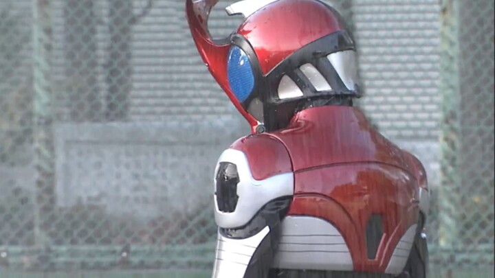 【Kamen Rider Kabuto】My grandma once said: "When people fall in love with others, they become weak"