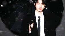 Lin Yi holds an umbrella in the snow 2.0