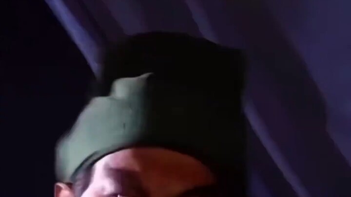 Lúc này, Quan Công mở mắt, đôi mắt giận dữ trợn tròn như được hóa thân thành hình hài thực thể – đoạ