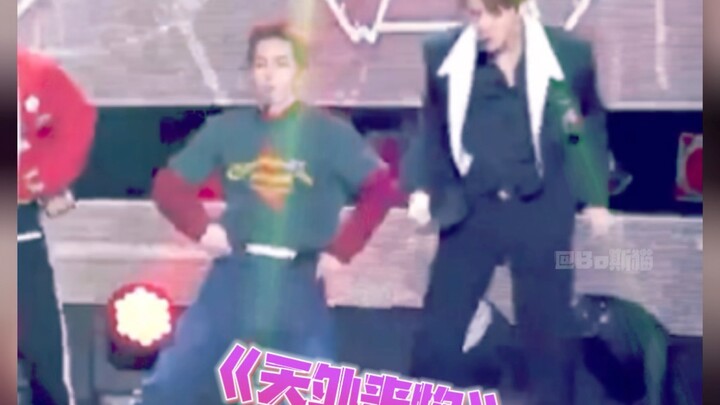 【EXO】Perbedaan postur tubuh Wu Sehun dan Kim Minseok! Sehun si raksasa: Aku datang～