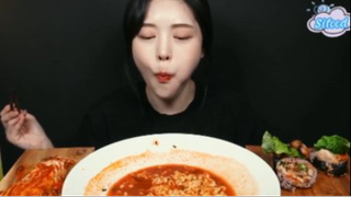Mì gà cay và cơm cuộn ba chỉ phần 5 #mukbang