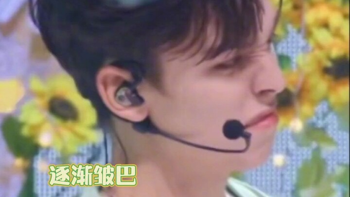 Khi người đó hoạt động, xấu hổ gì đó đều là chuyện của đồng đội.