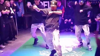 ในปัจจุบันนักเต้นที่รู้จักการเต้นเพียงประเภทเดียวไม่เก่งพอ นักเต้นสาวสวยทั้งสามคนนี้สามารถเต้นป็อปปิ