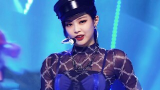 BLACKPINK's live performance of "DDU-DU DDU-DU" in different outfits