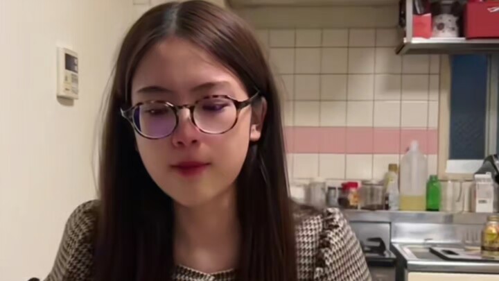 I made a hot meal for my Japanese girlfriend who was working overtime. She was so moved that she cri