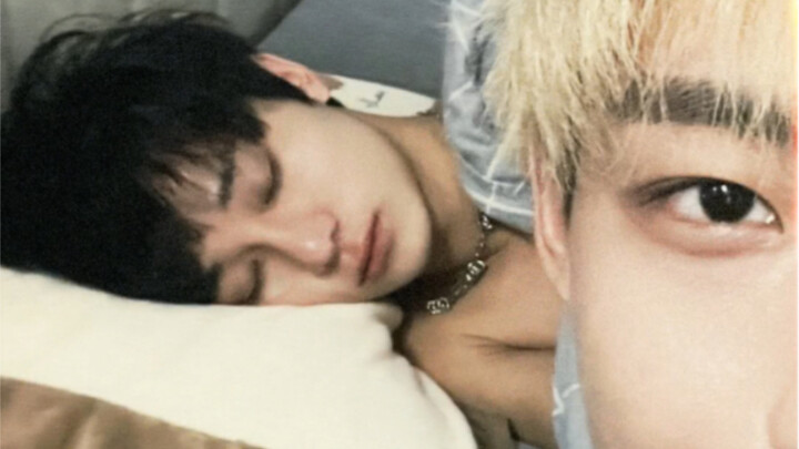 The cute bottom isn’t sleeping late at night—turns out he’s craving a “midnight snack”...