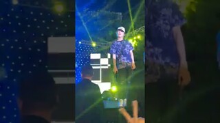 Jack hát live Là 1 Thằng Con Trai vào sinh nhật 24 tuổi