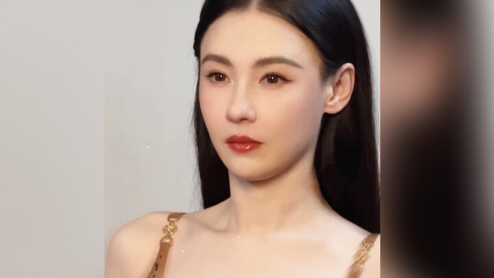 Sis... at 45, you can still attract young fans!