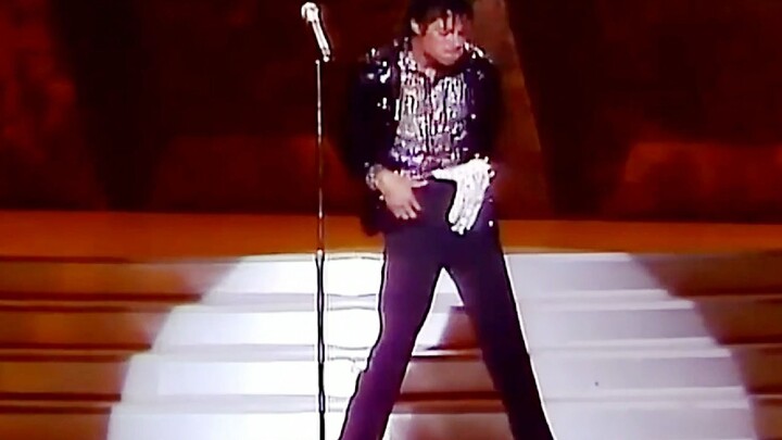 Moonwalk? Four and a half moonwalks in one second? It'll make you doubt your eyes!