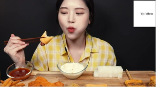 Mì gói xào + mì gói xào phô mai + gà chiên giòn rụm 2c