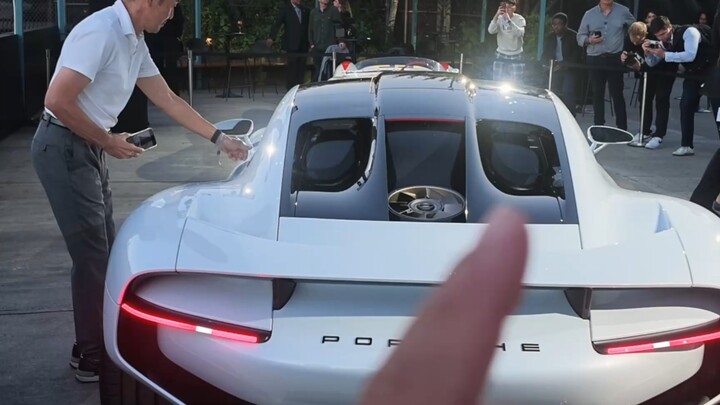 On-location footage from New York: the Porsche Mission R is lower and wider than the 911, with a hig