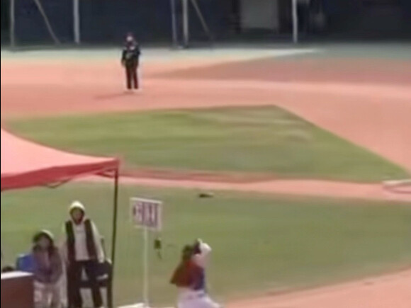 Đồng chí, hình như anh đang gặp khó khăn đó.