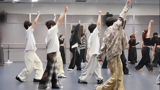 4分钟时间打开TF四代的热血群像，北京行团味要溢出来了