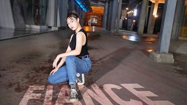 [520 Dance Studio] A 1.8-meter-tall girl with a 2-meter-tall aura dances the 1M version of Fiance