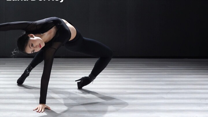 Young and beautiful If I could, I would like time to stop at this moment. Choreography: Katrina