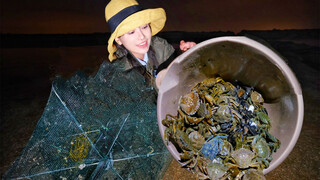 Beachcombing in France, spicy crab making