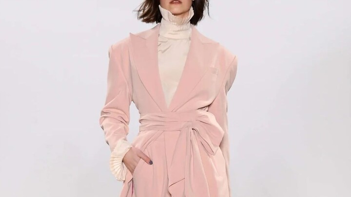 It totally hit home! Come learn elegant and professional office outfits～ [Taoray Wang]