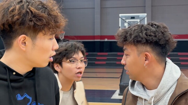 Khi chơi bóng có camera thì cảm giác khác hẳn phải không?