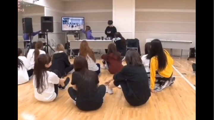Behind the IZONE knife group dance is countless times of practice and watching