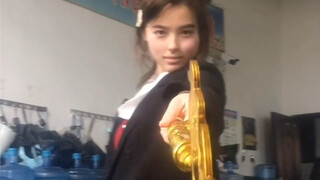 Everyone in the class likes me very much