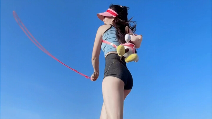 Hari ini nggak ada rambut ekor kuda ganda, tapi ada paha manis!