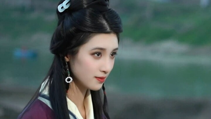 她不是不会笑，只是能令她笑的人亲手将她送进了周王宫