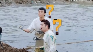 Chỉ có Lộc Hàm cười vui nhất, còn hỏi người ta người ta ai đang cười cơ chứ!